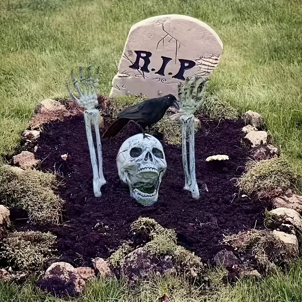 💀 Creepy Skull Garden Stakes & Fence Hangers